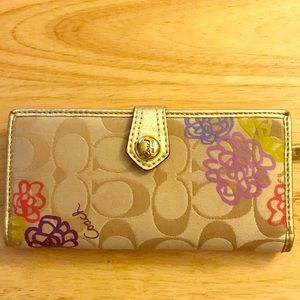 Women’s coach wallet